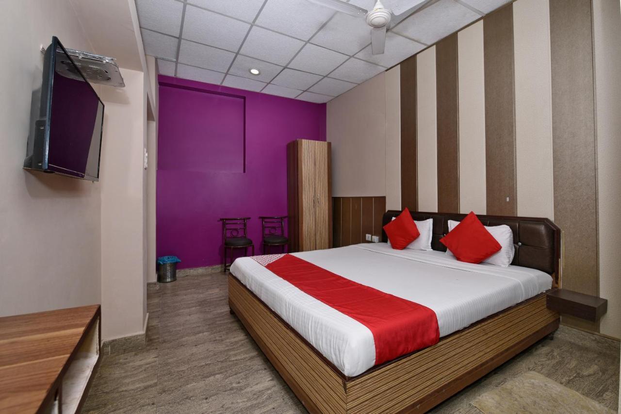 Oyo 3519 Hotel Garden Inn Benares Buitenkant foto