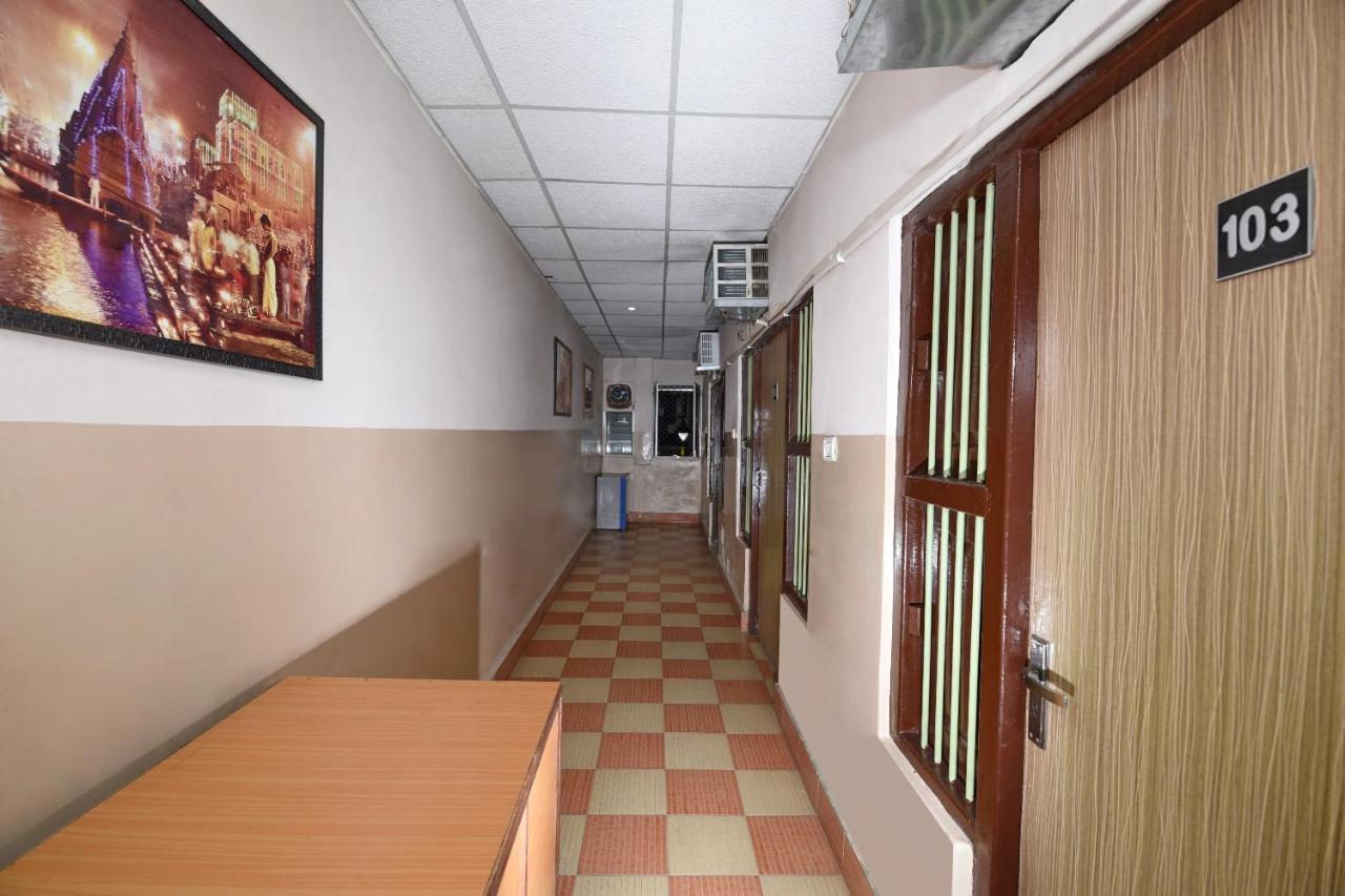 Oyo 3519 Hotel Garden Inn Benares Buitenkant foto